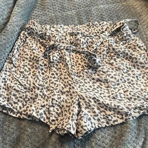 Leopard print white and black cloth shorts